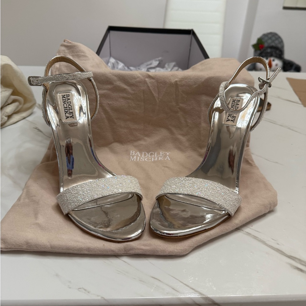 Badgley Mischa Olympia White Glitter Bridal shoe 8.5W Never Worn